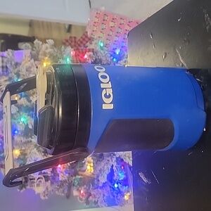 Igloo half gallon liquid jug